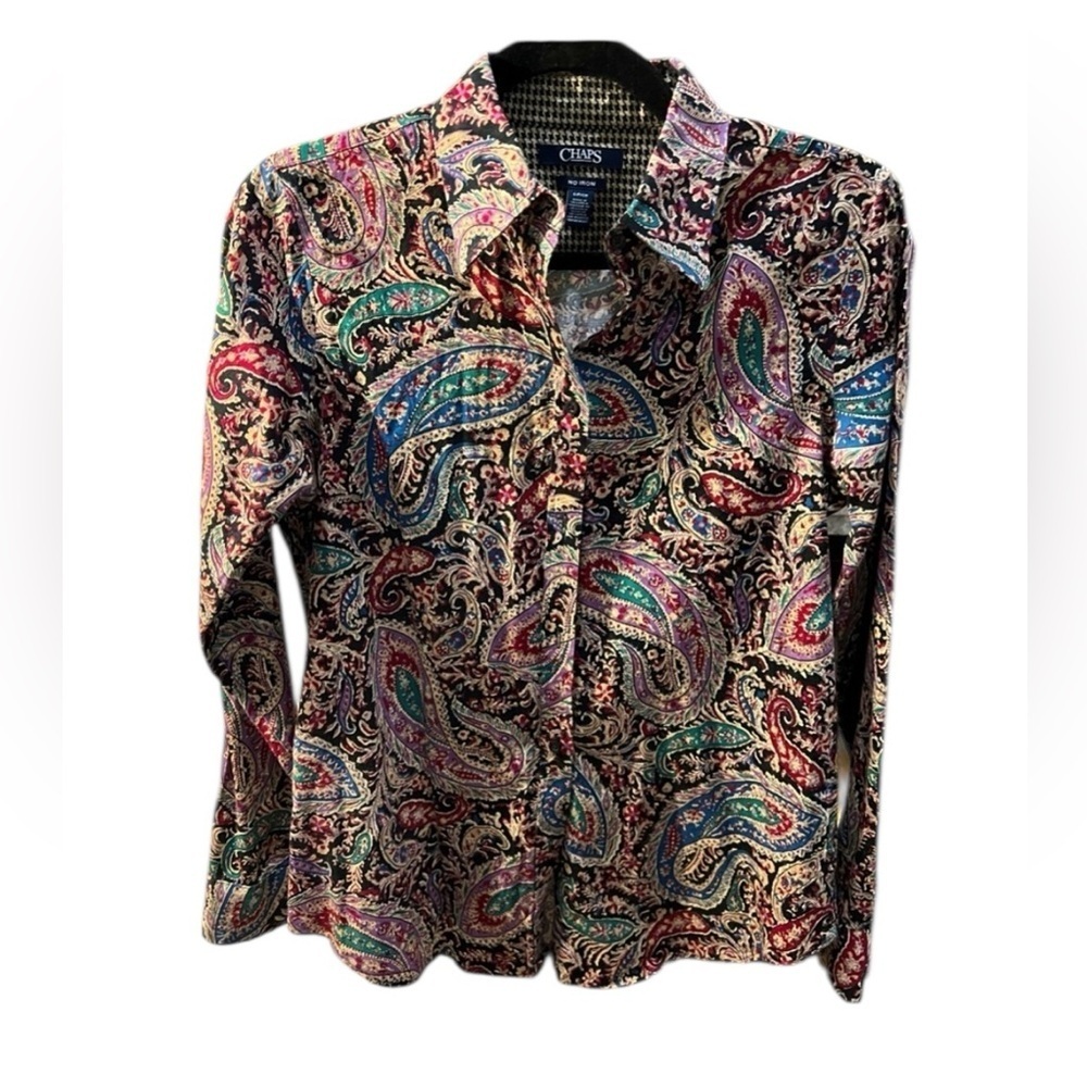 Chaps Women Button Down Non-Iron Shirt, size Small Preowned Good Conditi…